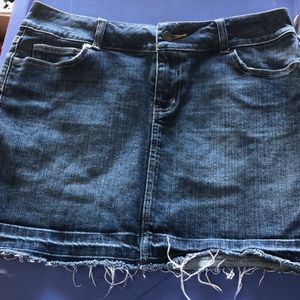 White House black market denim skirt size 6
